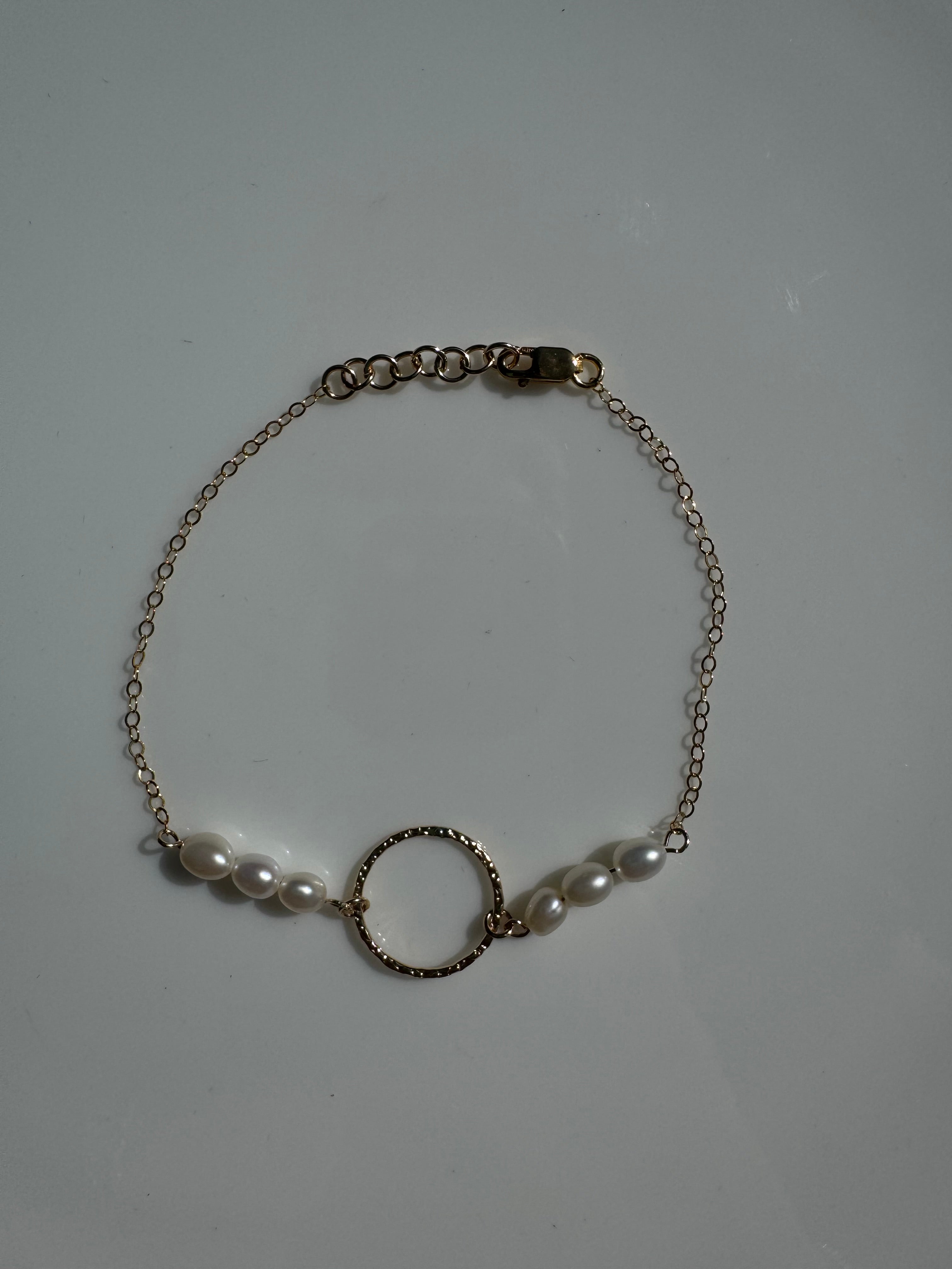 Gold Circle Pearl Bracelet