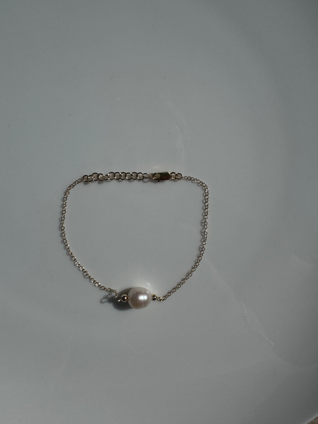 Simple Pearl Bracelet