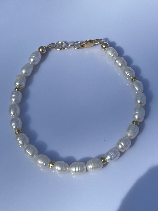 Classy Pearl Bracelet