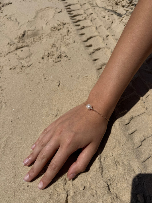 Simple Pearl Bracelet